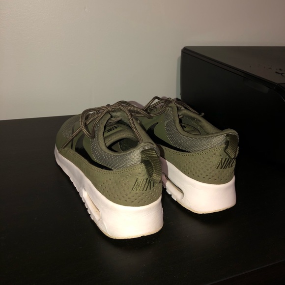 Nike Air Max - Olive Green Thea - Size 6 - Picture 2 of 4